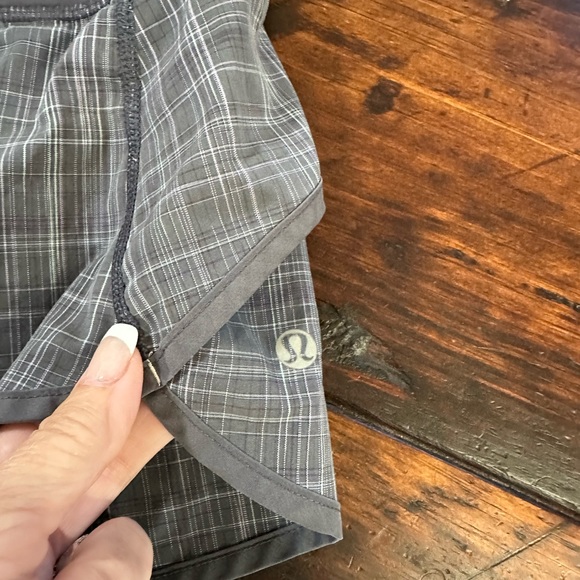 🍋 Lululemon shorts,8 - Picture 3 of 4